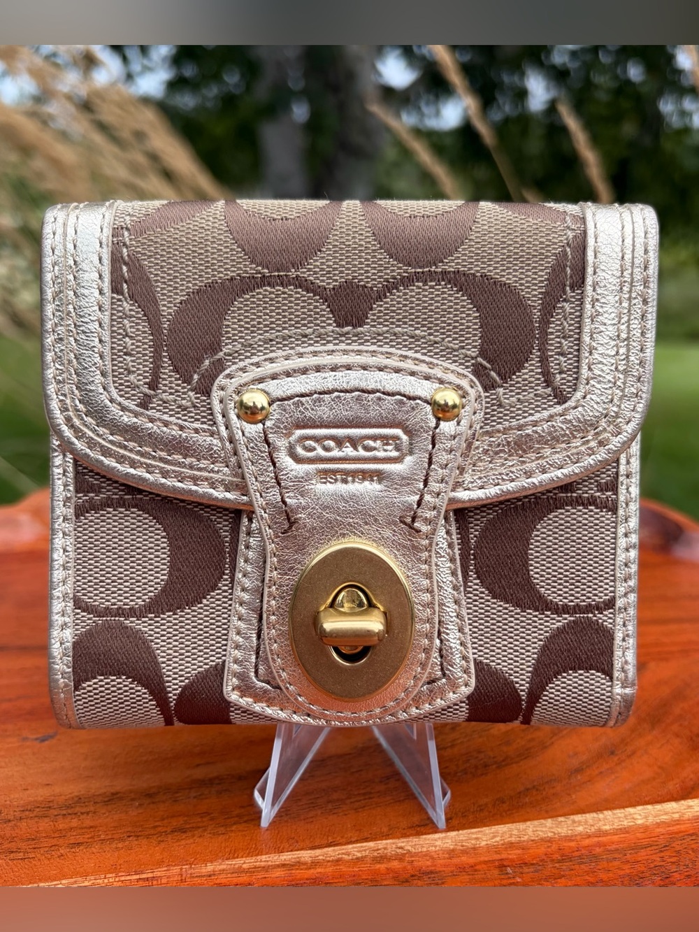 Vintage COACH Signature C Turnlock Metallic Gold French Wallet - Picture 16 of 16
